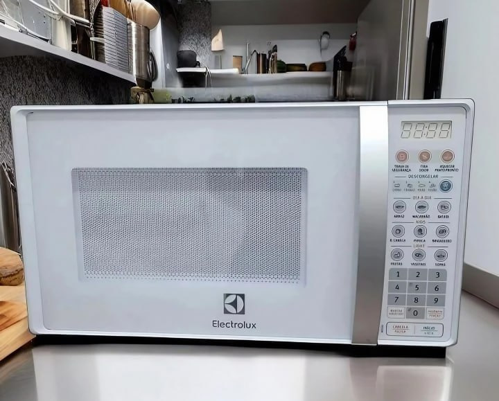 Micro-ondas MTO30 20L Com Função Tira Odor e Descongelar Cor Branco Electrolux 127V