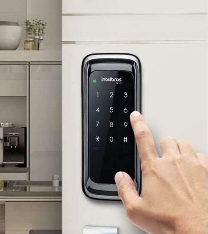 Fechadura Digital de Sobrepor Touch Screen FR 101 Preta Intelbras