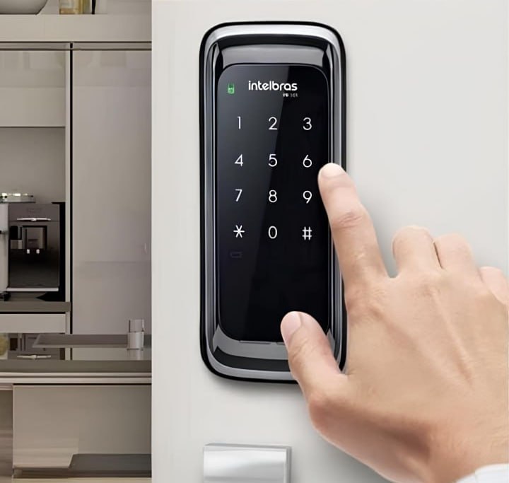 Fechadura Digital de Sobrepor Touch Screen FR 101 Preta Intelbras