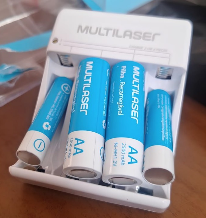 Carregador De Pilhas Aa/Aaa + 2 Pilhas Aa 2500Mah + 2 Pilhas Aaa 1000Mah Multilaser – CB045