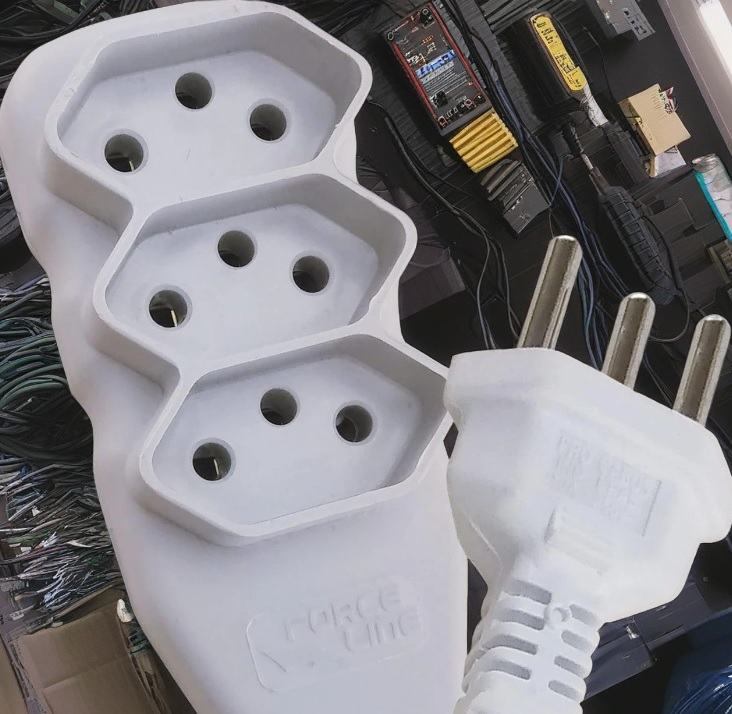 Extensão Slim 3 Tomadas Tripolar Bivolt 3 Metros Branco – Force Line