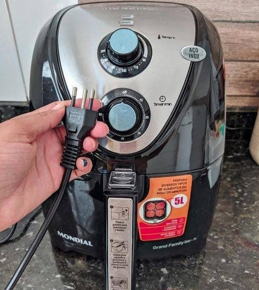 Fritadeira Elétrica sem Óleo/Air Fryer Mondial – Grand Family Inox AFN-50-BI Preto 5L com Timer