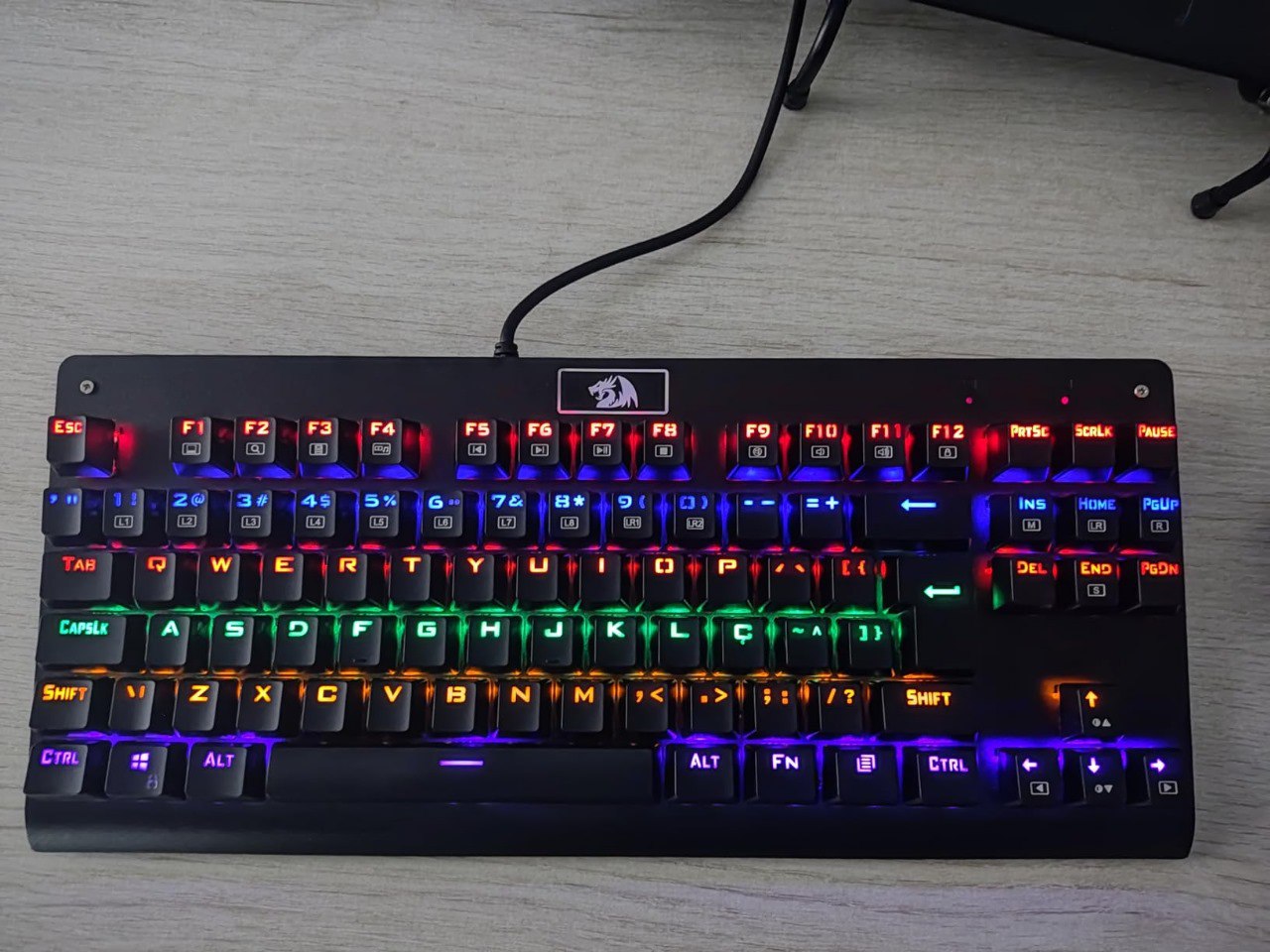 Teclado Mecânico Redragon Dark Avenger Preto Iluminação Rainbow Switch Marrom K568R