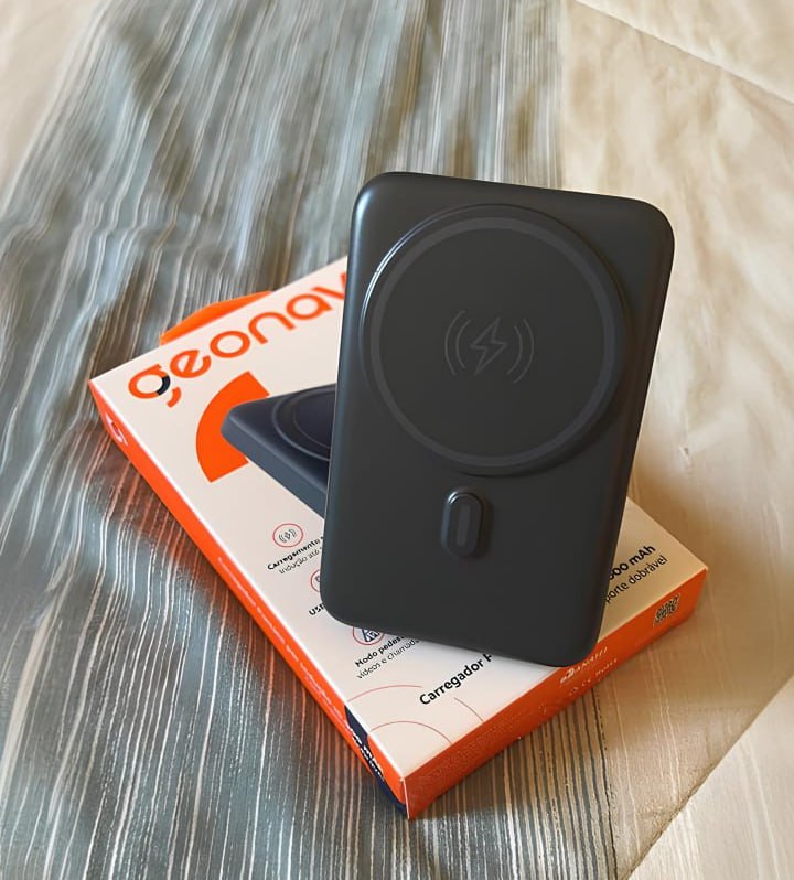 Geonav Power Bank, Carregador Portátil Universal por Indução 10.000mAh, Carregamento rápido*, Suporte Dobrável, Compatível com MagSafe®, PB10MAGSG, Cinza