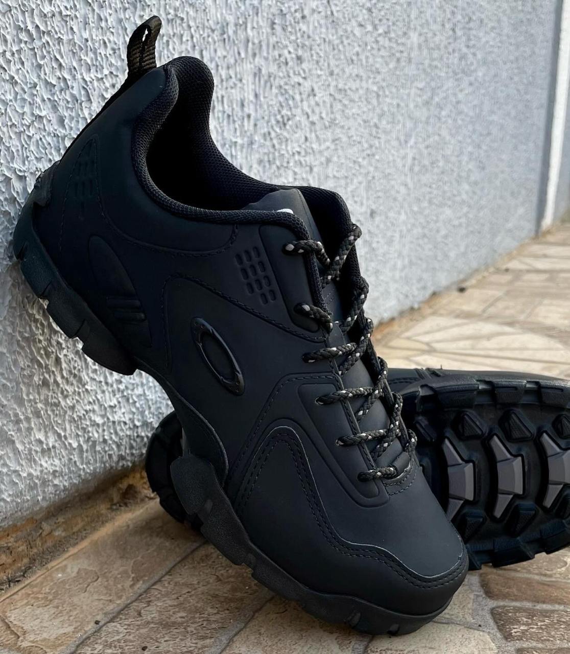 Tênis Stratus Oakley