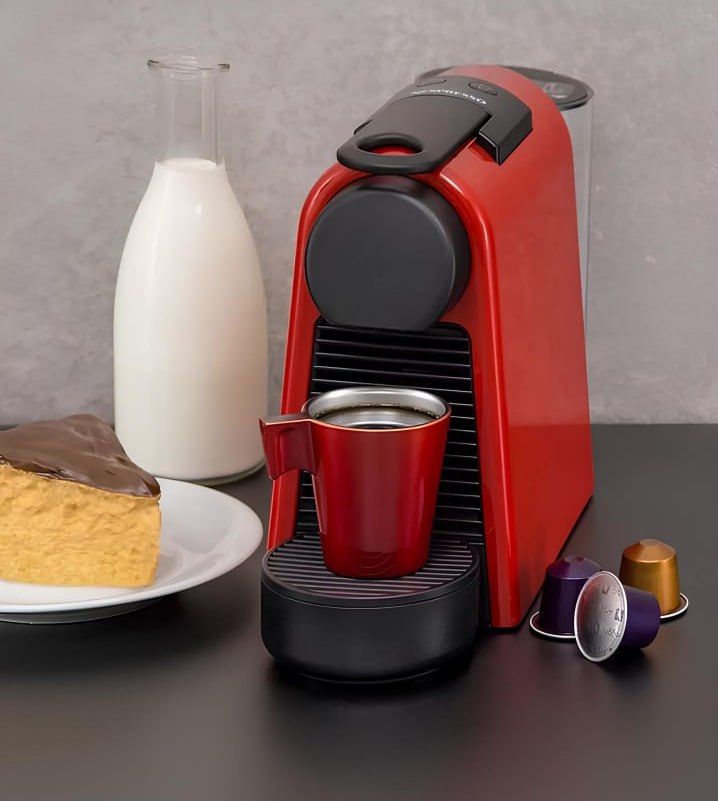 Cafeteira Nespresso Essenza Mini Vermelha 110v