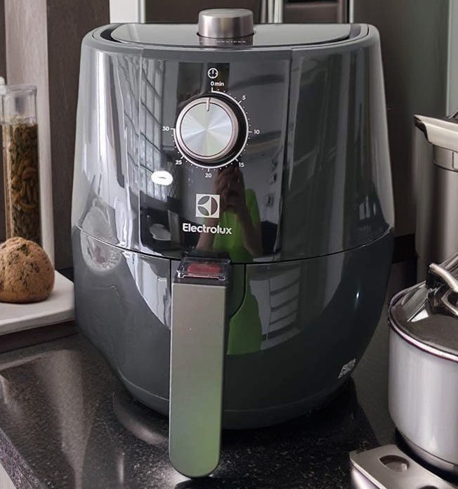 Fritadeira Elétrica Grand Airfryer Electrolux 4L por Rita Lobo EAF30 Grafite – 110V