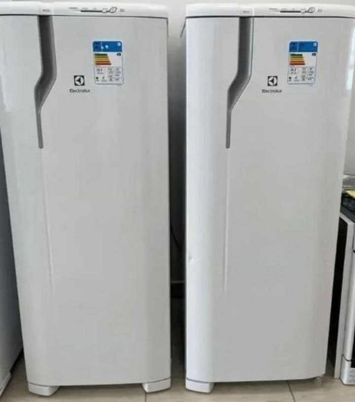 Refrigerador Electrolux Degelo Prático 240 Litros Cycle Defrost Branco RE31